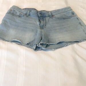 Signature Levi Strauss gold mid-rise shorts size 10-W 30 stretch material used